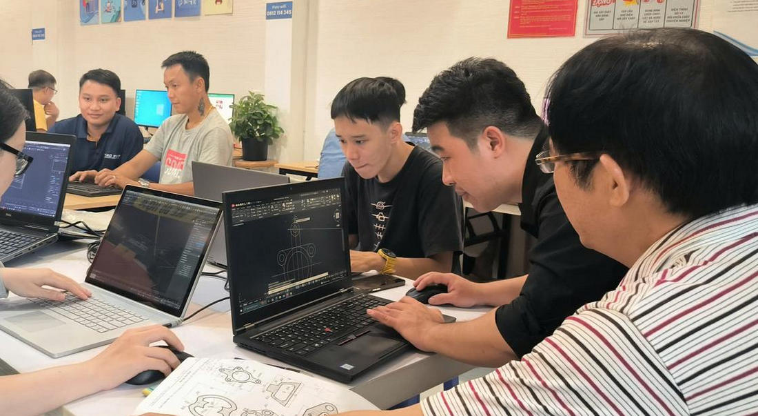 Đối Tượng Phù Hợp Tham Gia Khóa Học Ứng Dụng AI Trong Công Việc