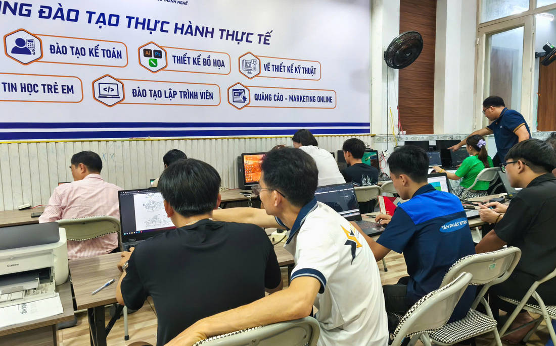 Đối Tượng Phù Hợp Với Khóa Học Ứng Dụng AI Trong Kinh Doanh