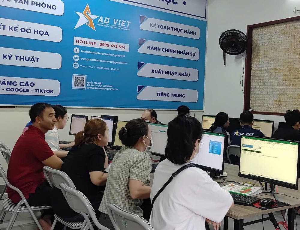 Học viên trong khóa học sử dụng ai dành cho văn phòng