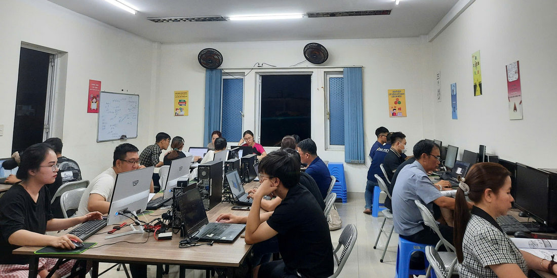 Khóa Học Ứng Dụng AI Trong Công Việc