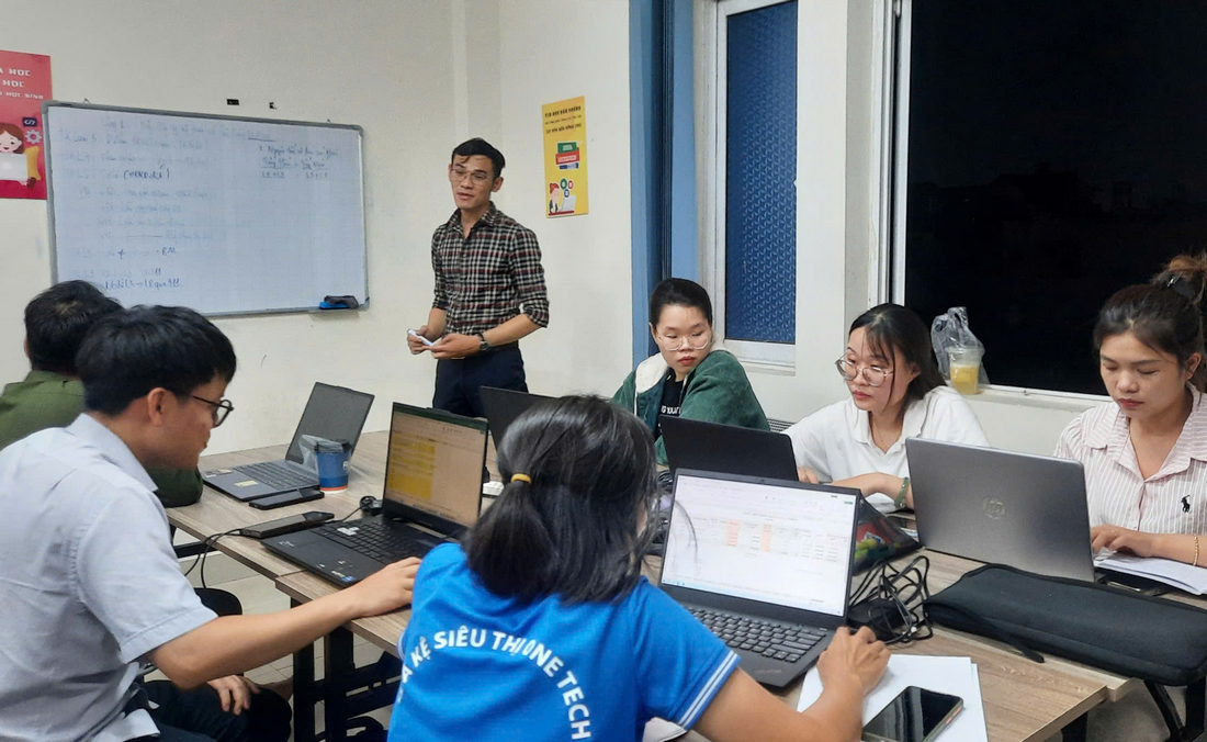 Khóa Học Ứng Dụng AI Trong Kinh Doanh Tại Trung Tâm Tin Học