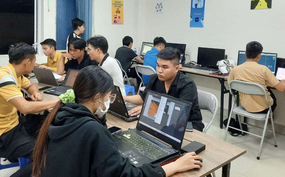 Lợi Ích Khi Tham Gia Khóa Học Ứng Dụng AI Trong Công Việc