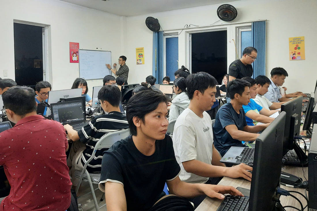 Phương Pháp Đào Tạo Thực Tế Trong Khóa Học Ứng Dụng AI Vào Digital Marketing